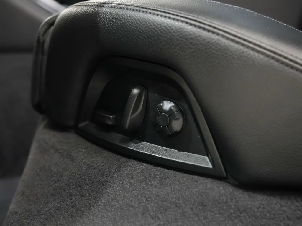 Certified 2022 Porsche Panamera 4 Executive AWD/4WD image 19