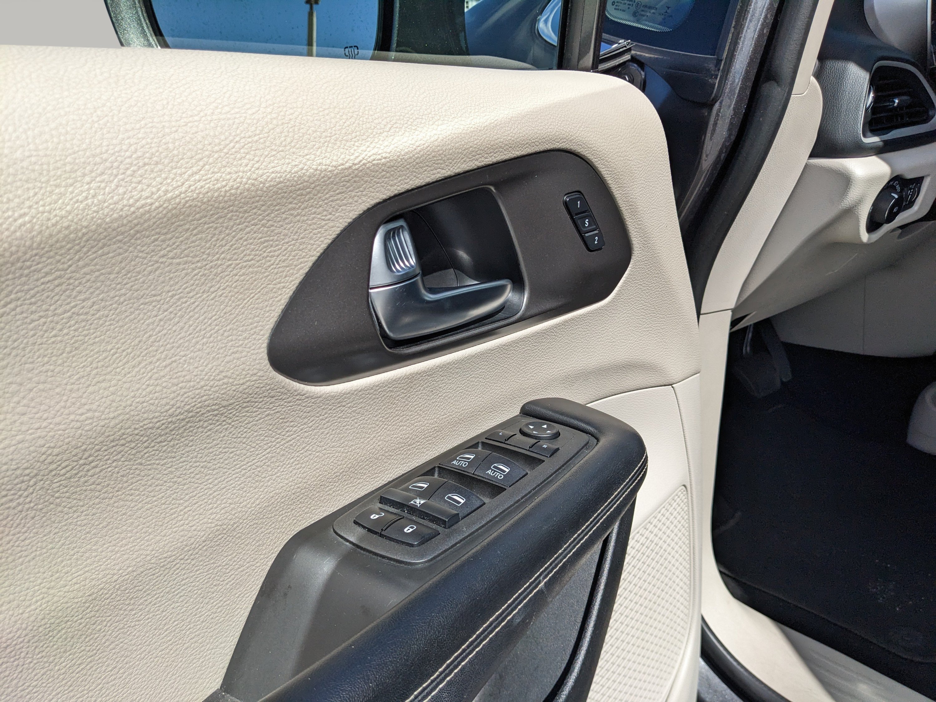 Used 2022 Chrysler Pacifica Touring-L FWD image 20