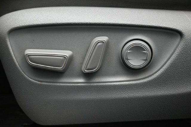 Used 2022 Toyota Highlander XLE FWD image 8