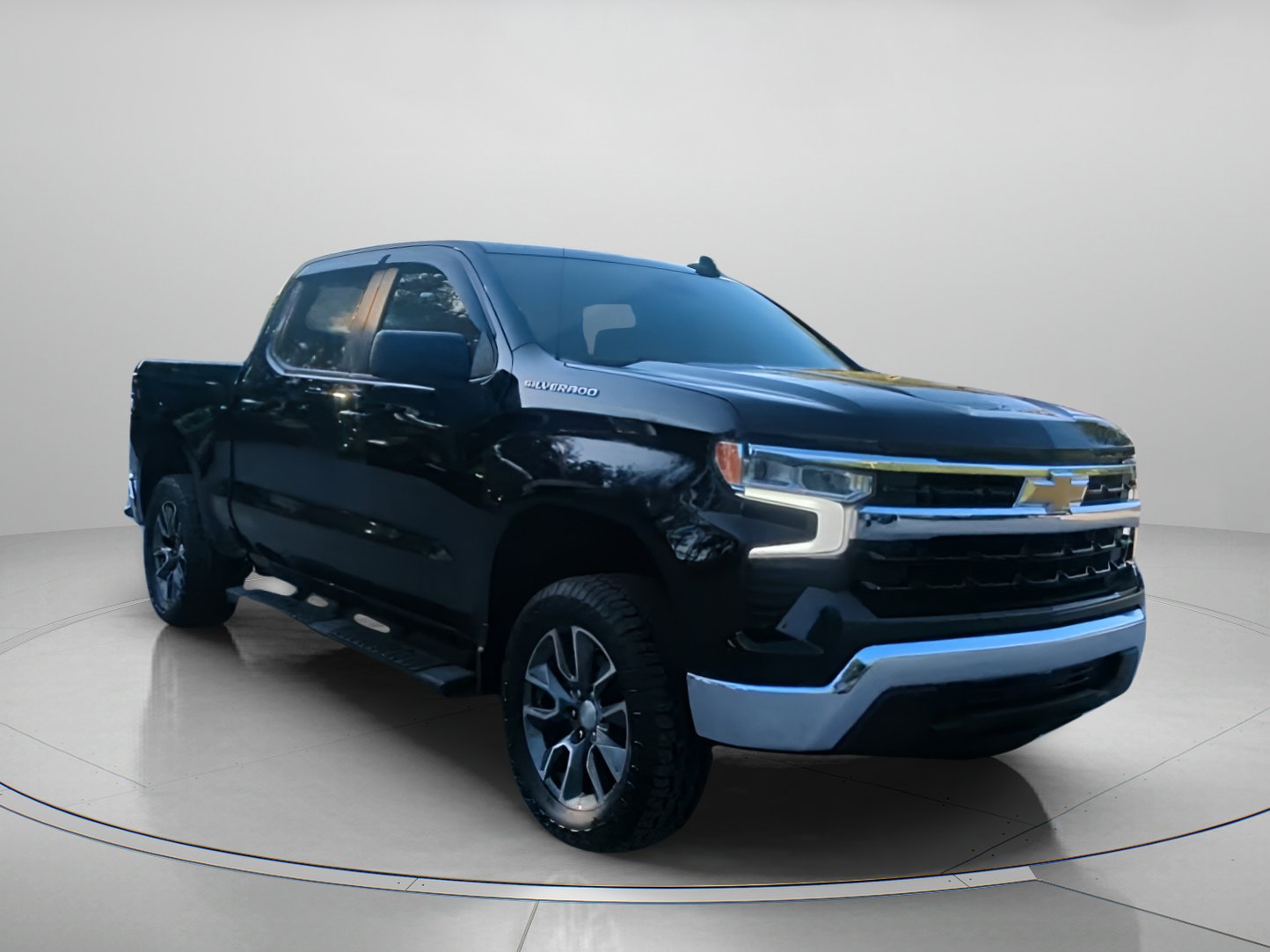 Used 2022 Chevrolet Silverado 1500 LT w/ Protection Package RWD image 2
