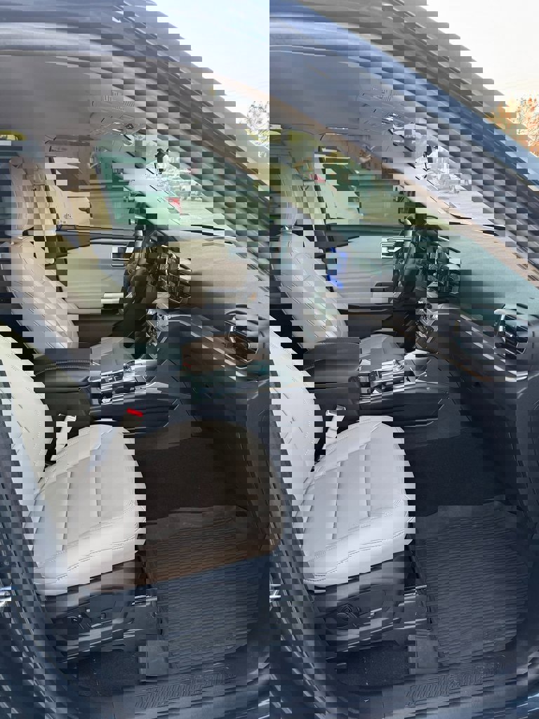 Used 2023 Ford Explorer XLT w/ Equipment Group 202A image 9