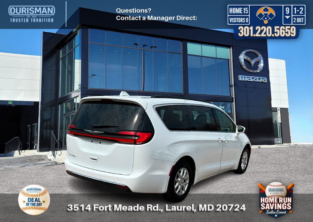 Used 2022 Chrysler Pacifica Touring-L FWD image 2