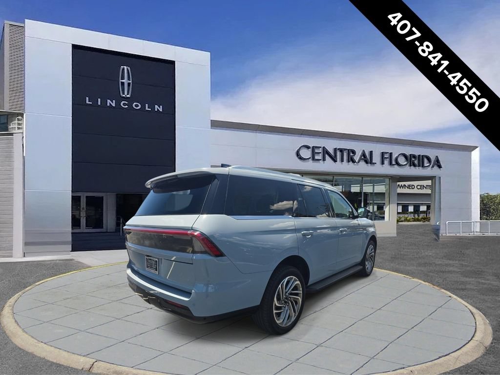 New 2027 Lincoln Navigator Premiere RWD image 2