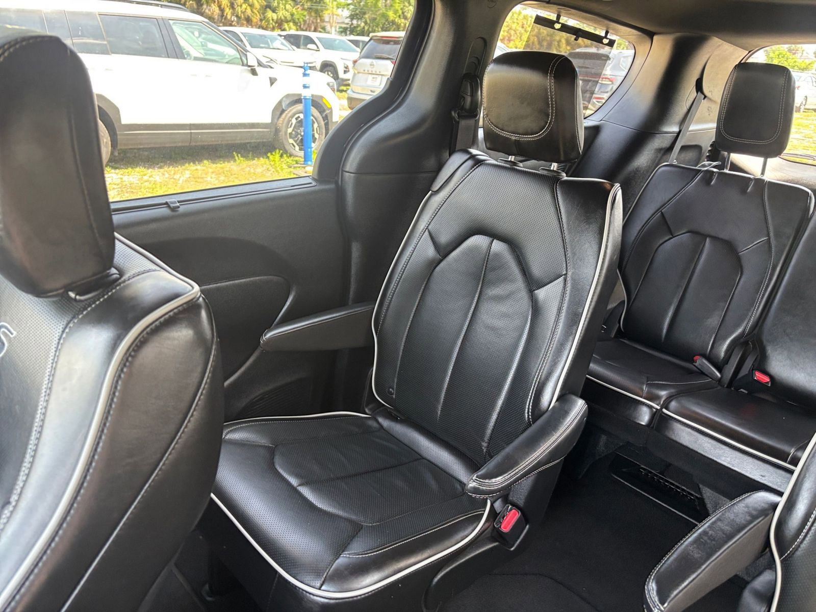 Used 2025 Chrysler Pacifica Limited FWD image 44