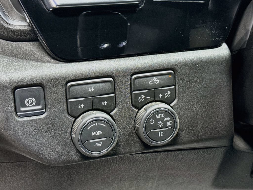 Used 2025 Chevrolet Silverado 2500 LT w/ Convenience Package AWD/4WD image 10