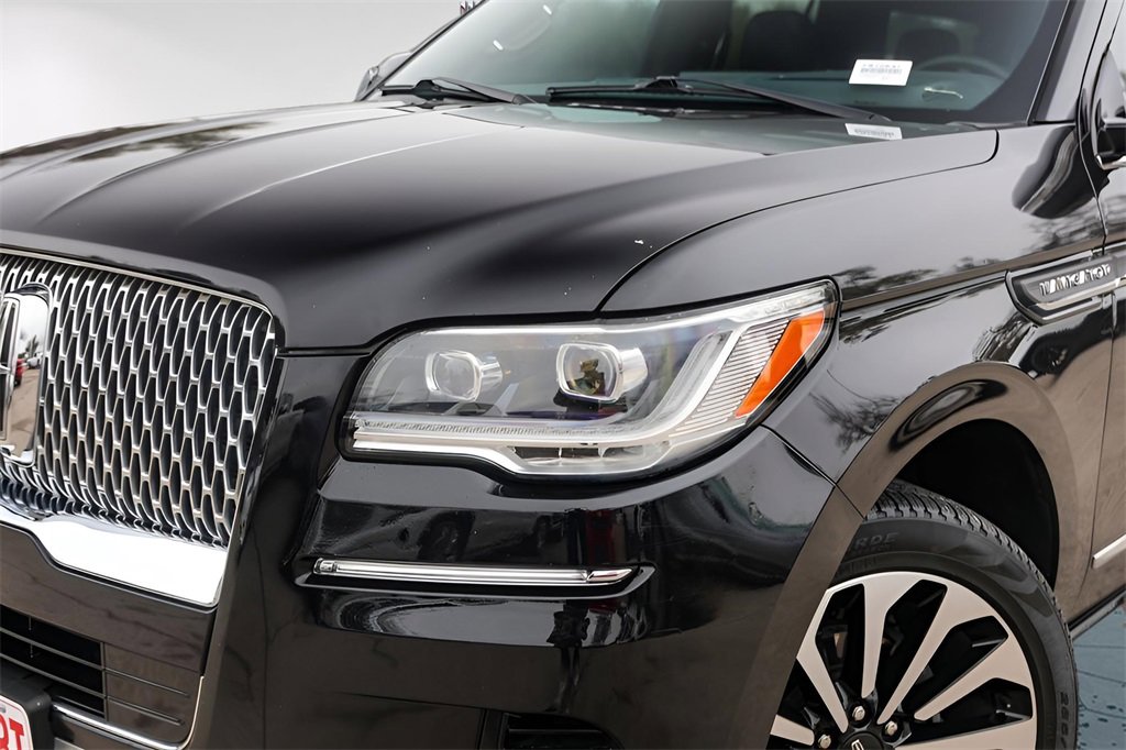 Used 2024 Lincoln Navigator L Reserve image 3