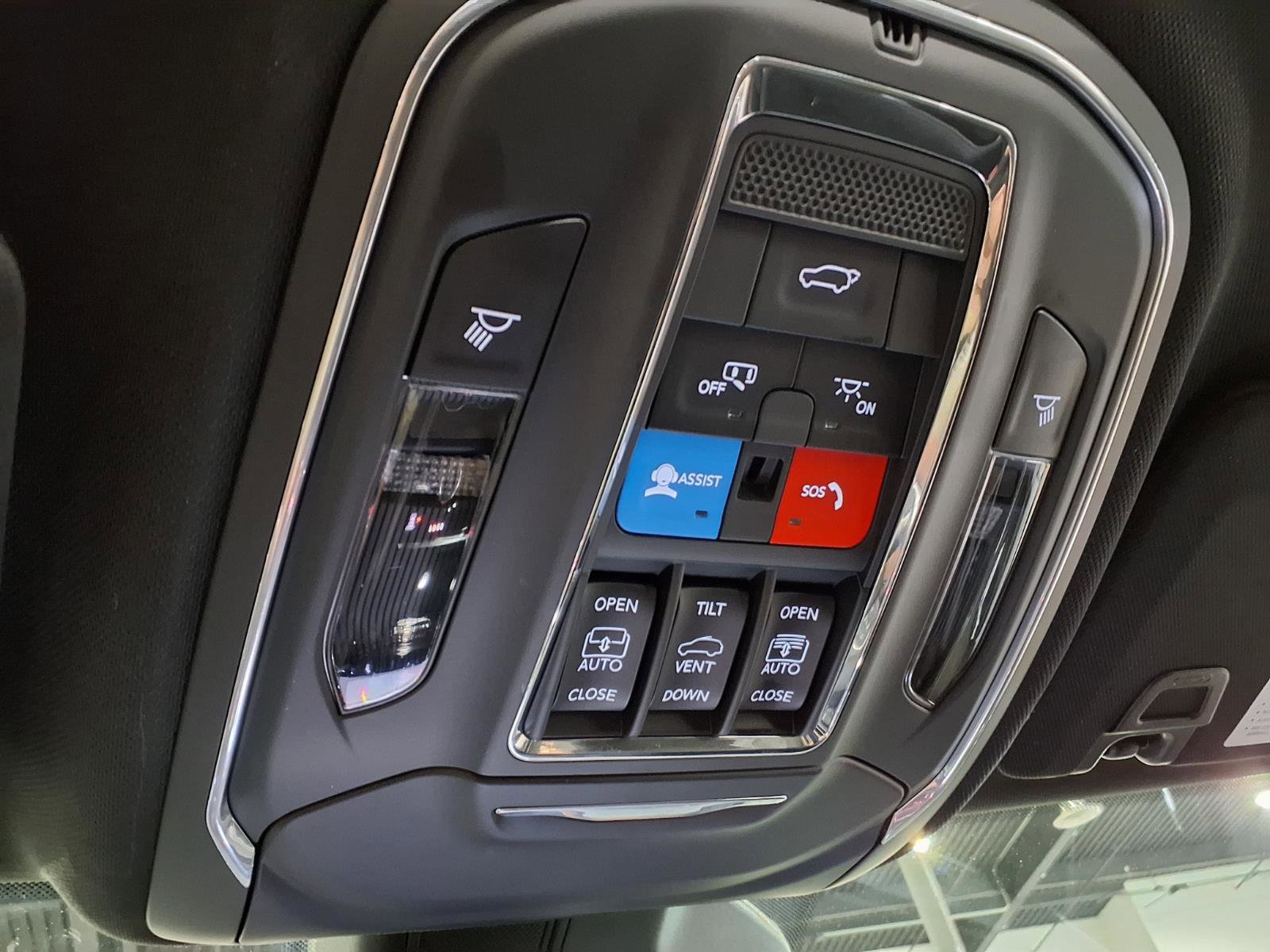 Used 2024 Jeep Grand Cherokee Limited AWD/4WD image 16