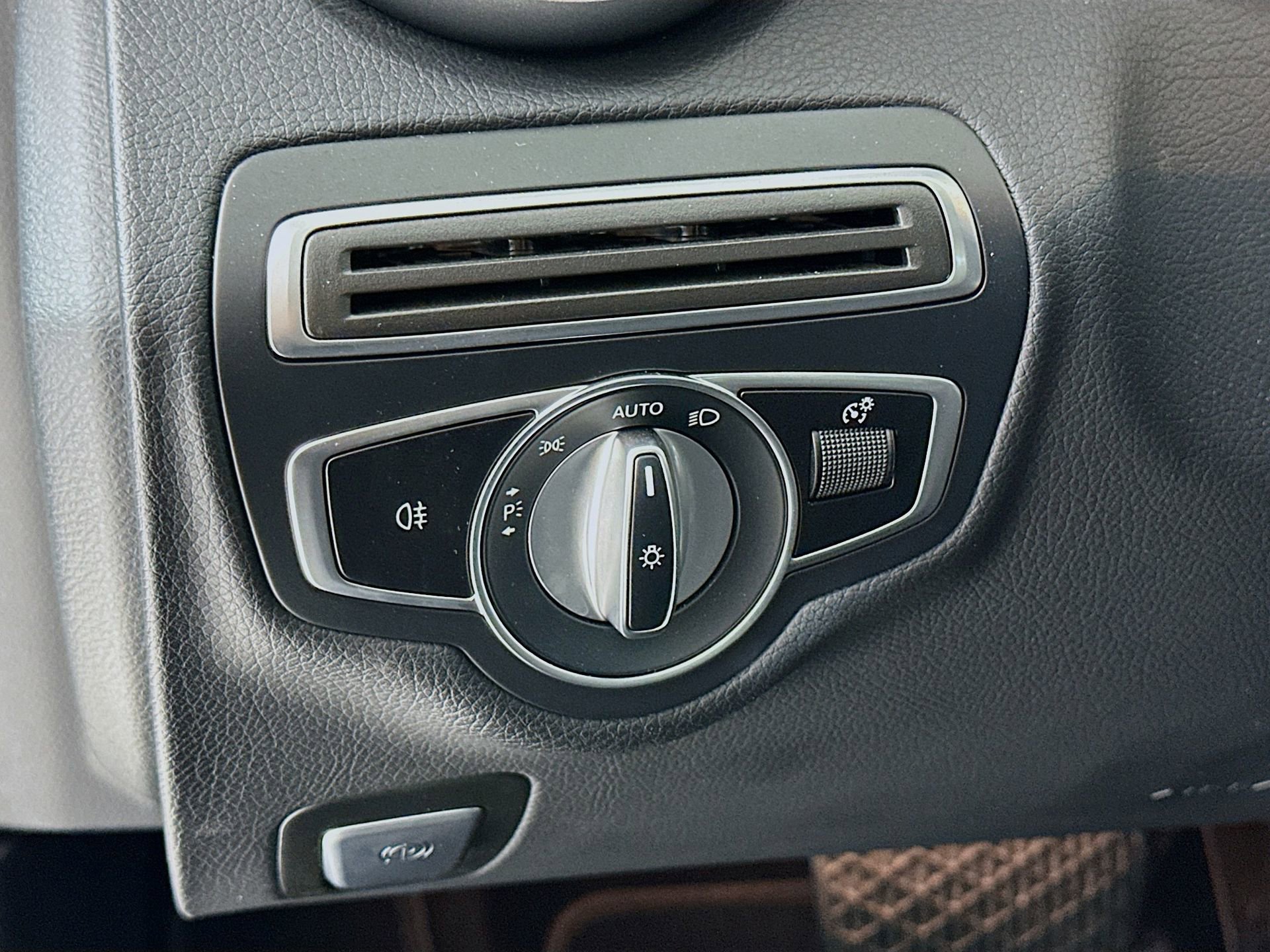 Used 2021 Mercedes-Benz C 300 Sedan image 11