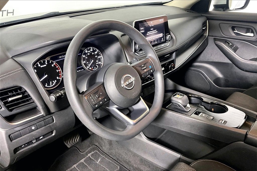 Used 2024 Nissan Rogue SV image 10