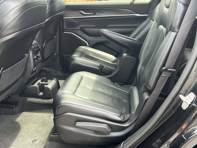 Used 2021 Jeep Grand Cherokee L Limited AWD/4WD image 16