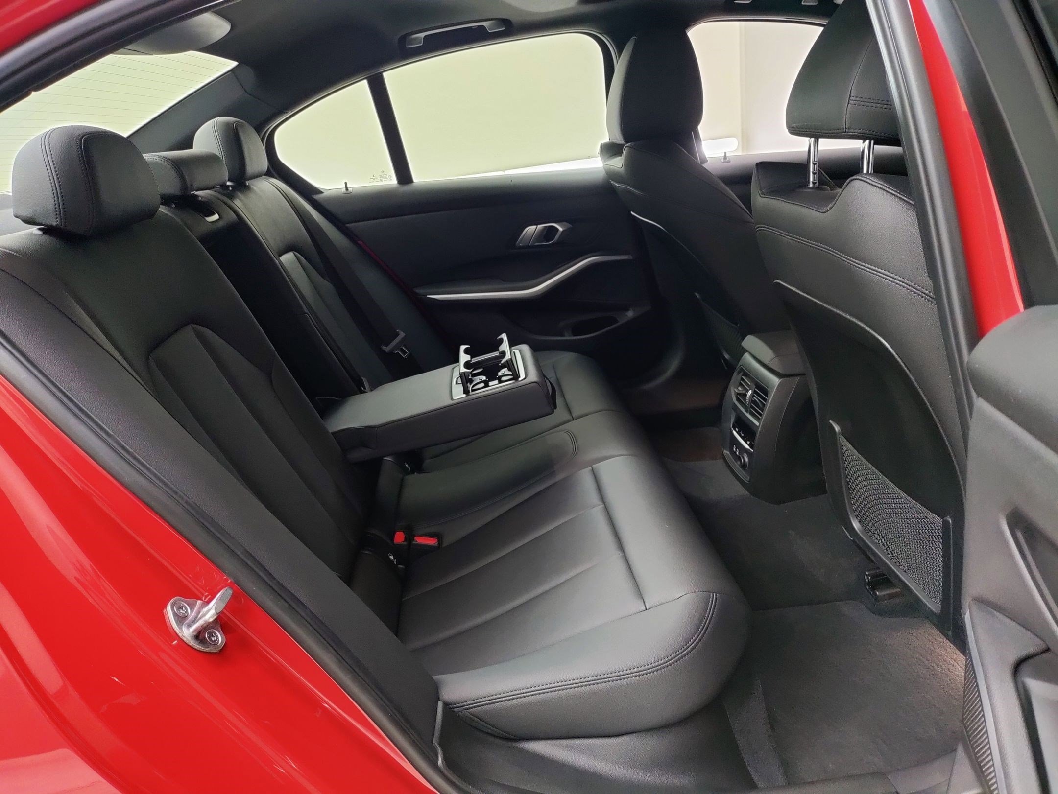 Used 2020 BMW 330i Sedan w/ Driving Assistance Package image 30