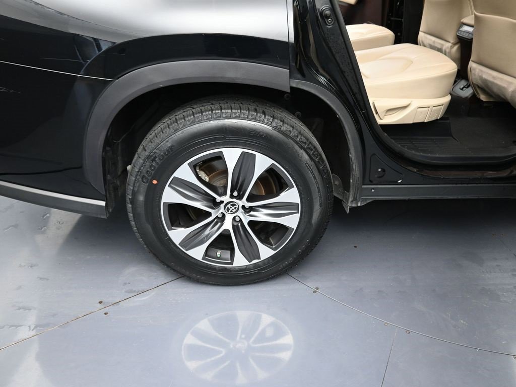 Certified 2021 Toyota Highlander XLE image 25