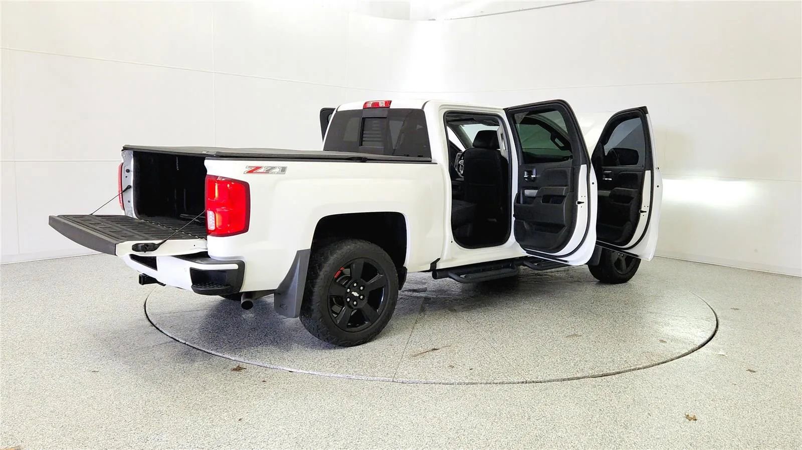 Used 2017 Chevrolet Silverado 1500 LTZ Z71 w/ Redline Edition image 12