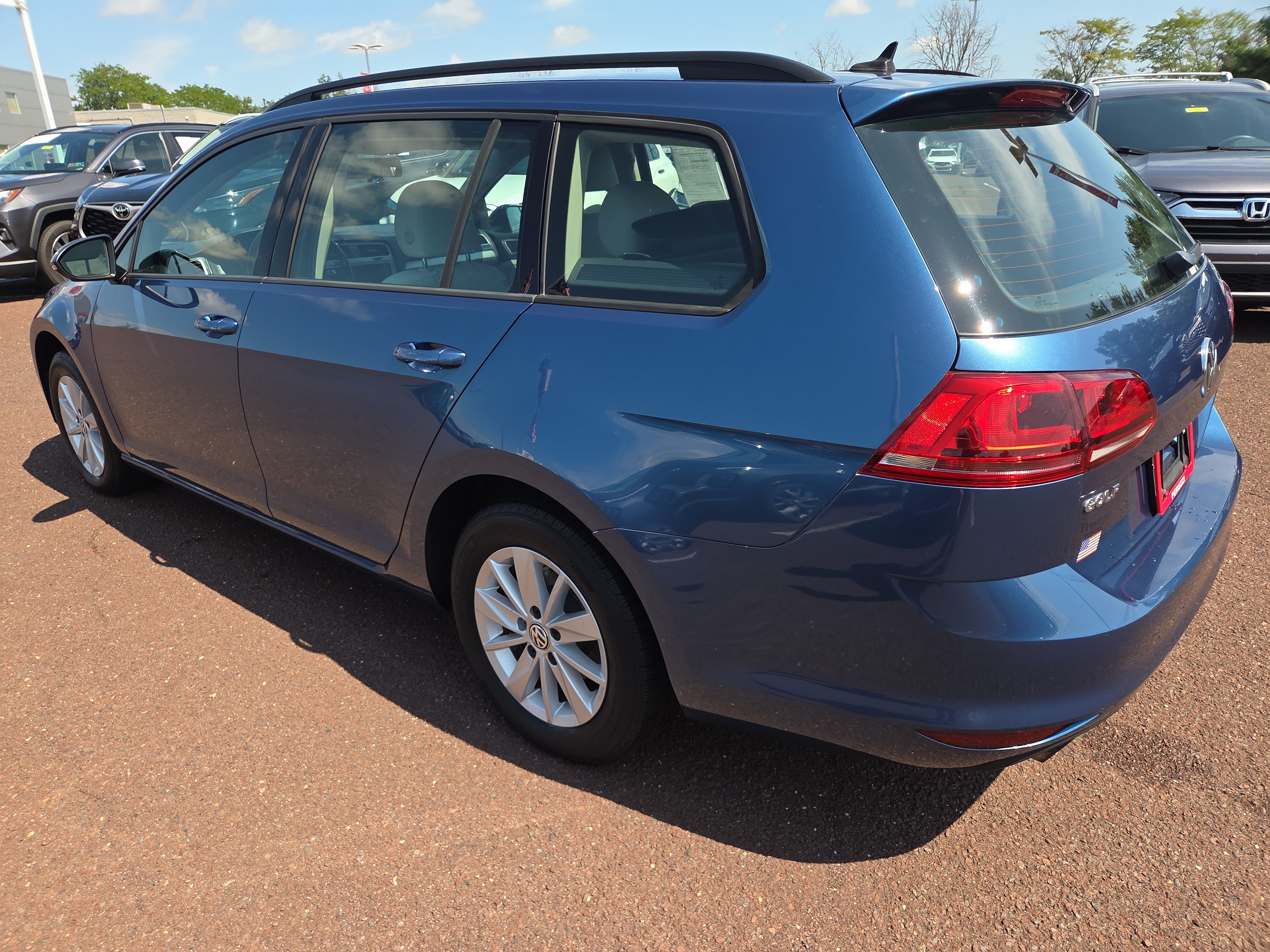 Used 2016 Volkswagen Golf S FWD image 5