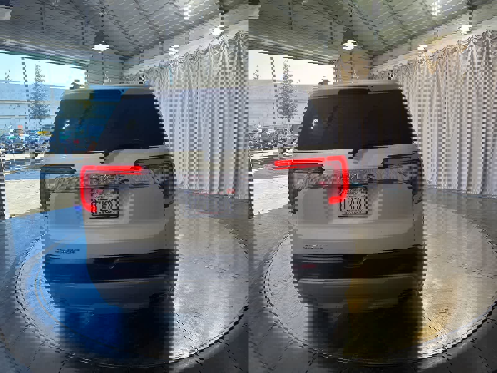 Used 2020 GMC Acadia SLT w/ Premium Package image 6