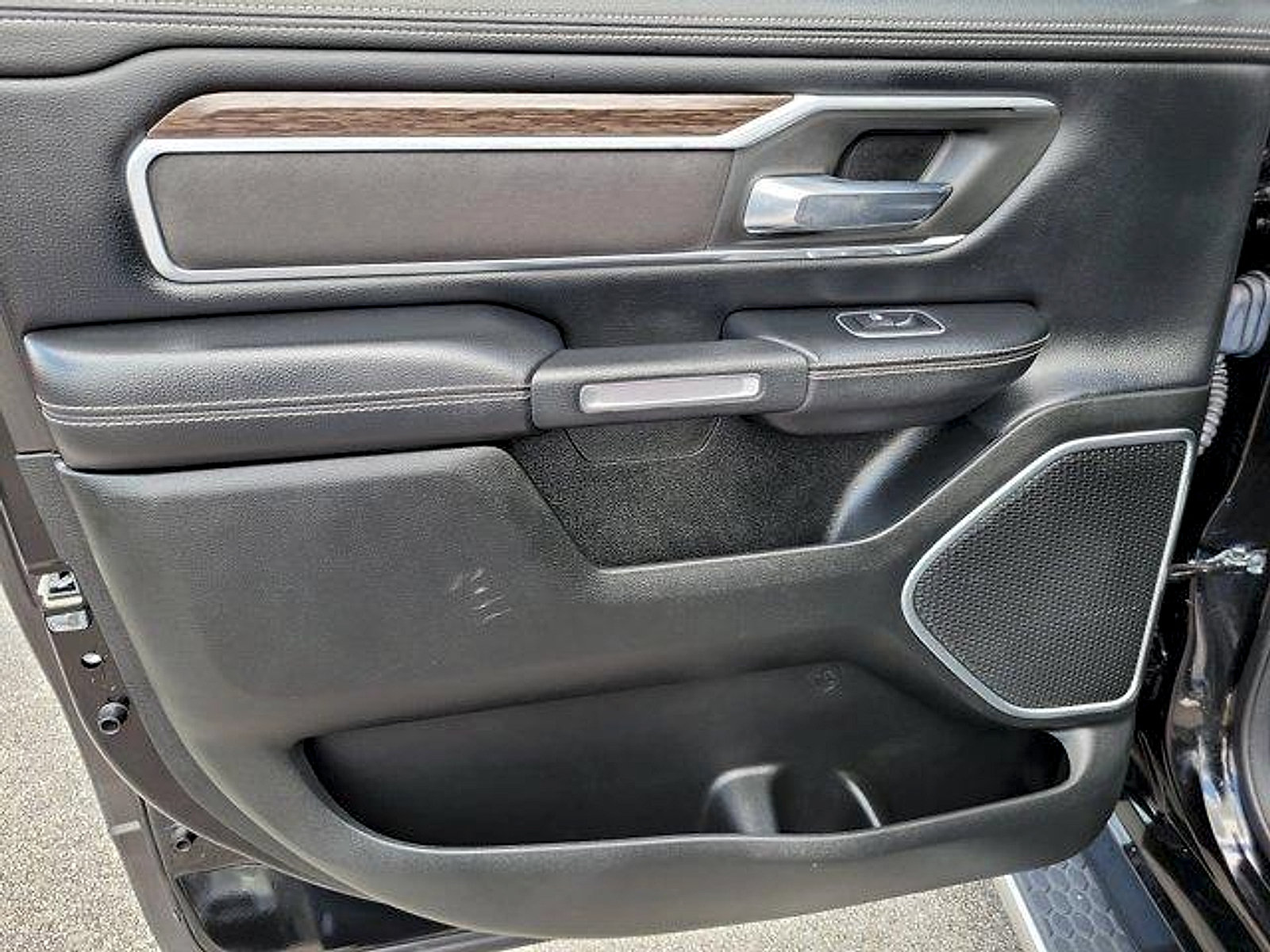 Used 2020 RAM 1500 Laramie AWD/4WD image 19