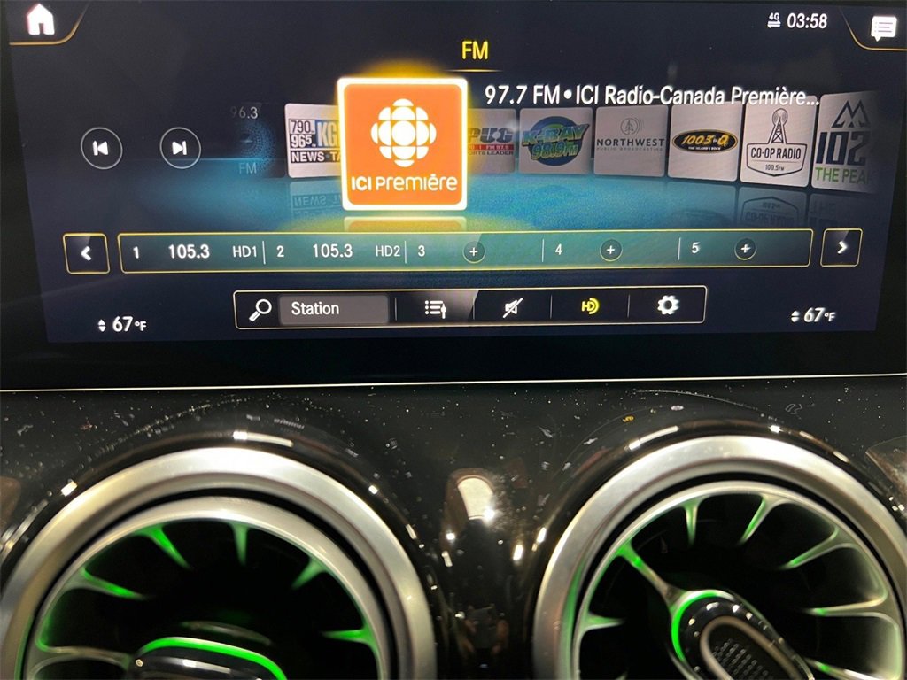 Used 2022 Mercedes-Benz EQB 300 4MATIC image 33