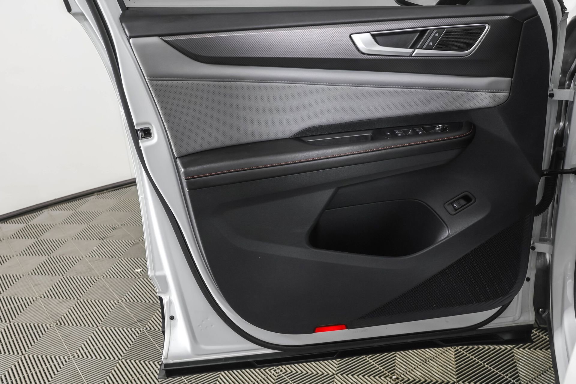 Used 2024 Volkswagen Atlas Peak Edition SEL image 42