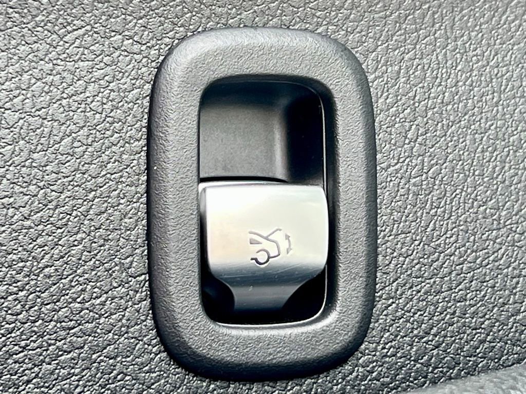 Certified 2023 Mercedes-Benz C 300 4MATIC Sedan image 31