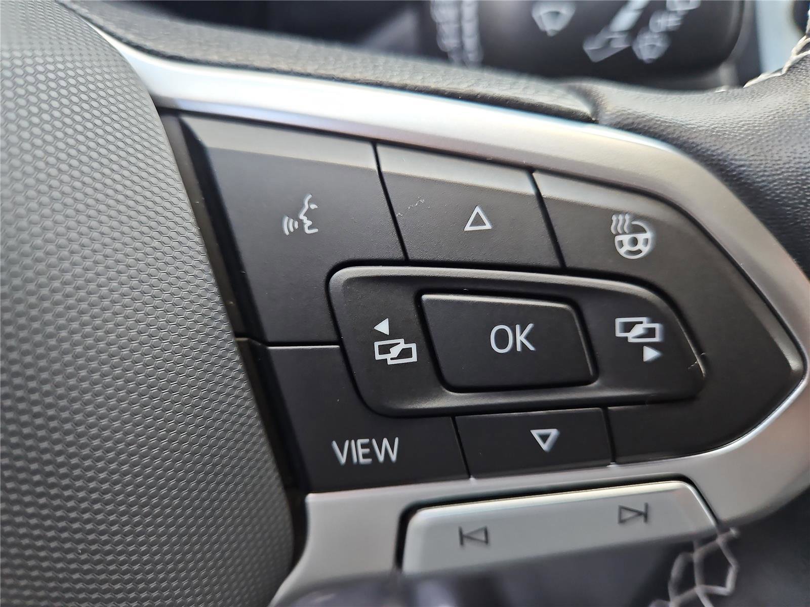 Certified 2023 Volkswagen Tiguan SEL R-Line image 18