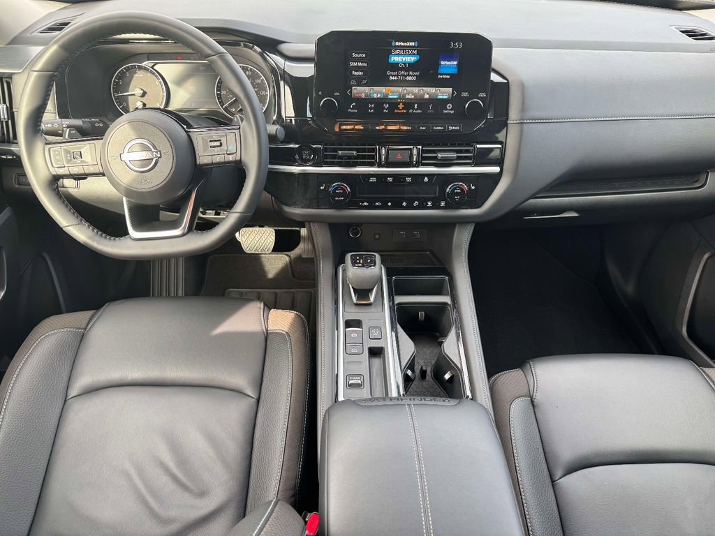 Used 2025 Nissan Pathfinder SL image 13