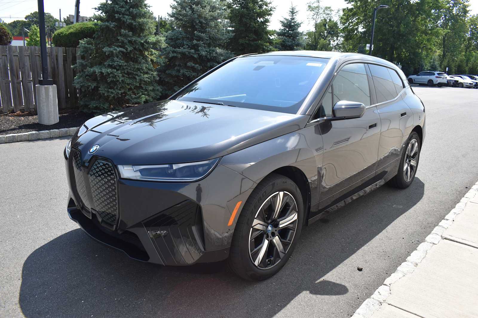 Used 2024 BMW iX xDrive50 w/ Sport Package AWD/4WD image 3