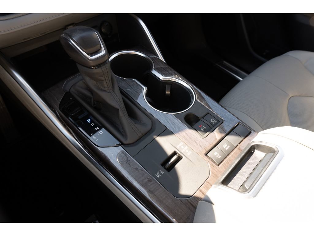 Used 2020 Toyota Highlander Limited image 27