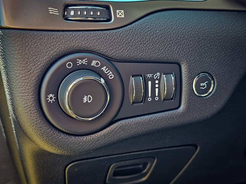 Certified 2022 Jeep Cherokee Latitude Lux AWD/4WD image 13