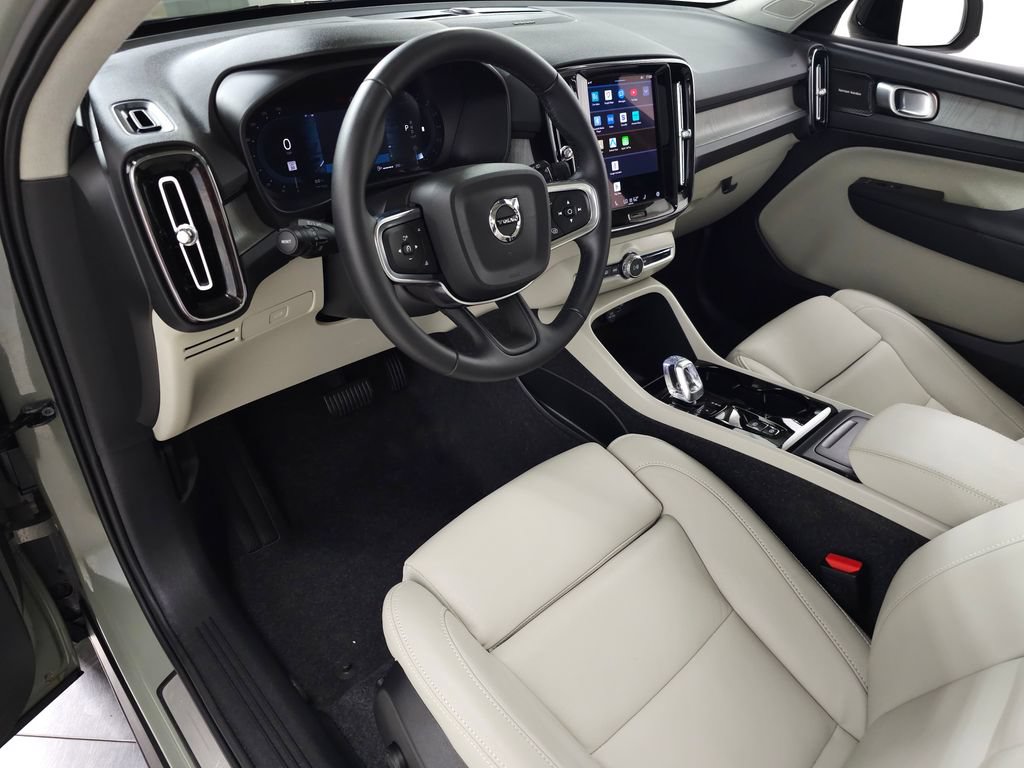 Certified 2025 Volvo XC40 B5 Ultra AWD/4WD image 18