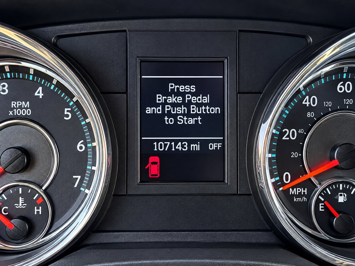 Used 2016 Chrysler Town & Country Touring-L FWD image 13