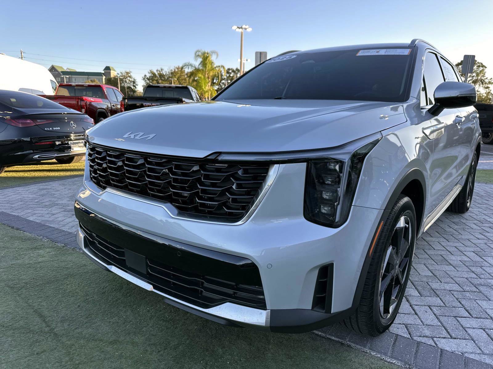 Used 2025 Kia Sorento EX image 8