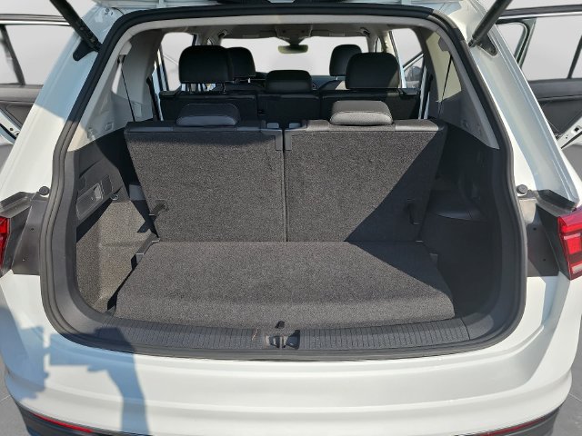 Used 2024 Volkswagen Tiguan SE FWD image 29
