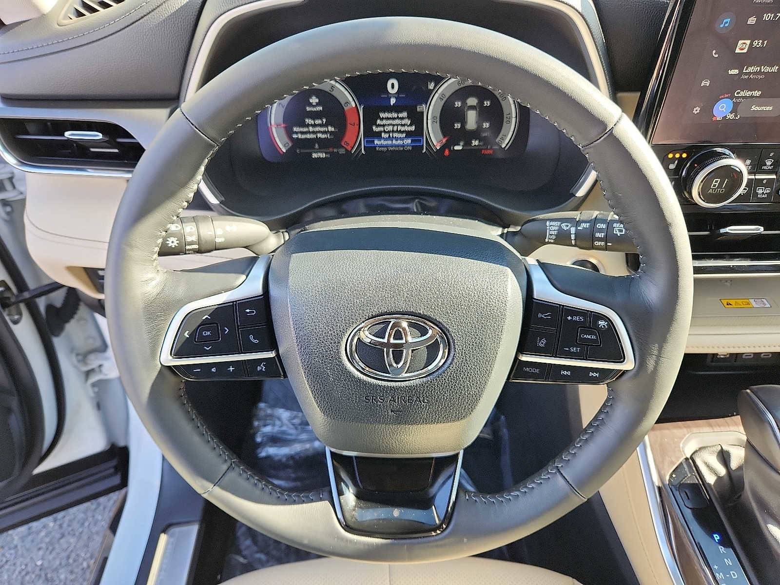 Used 2024 Toyota Highlander Limited image 19