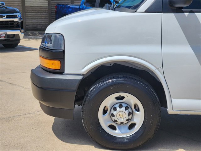 Used 2025 Chevrolet Express 3500 Extended w/ Driver Convenience Package RWD image 14