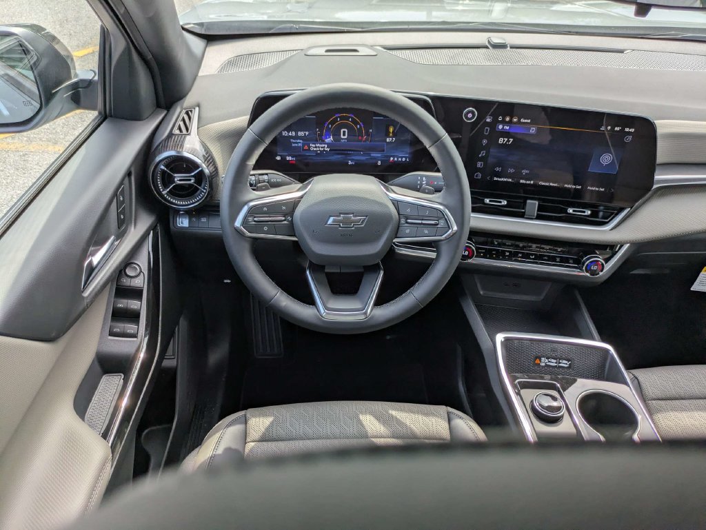 New 2026 Chevrolet Equinox LT w/ Convenience Package II FWD image 17