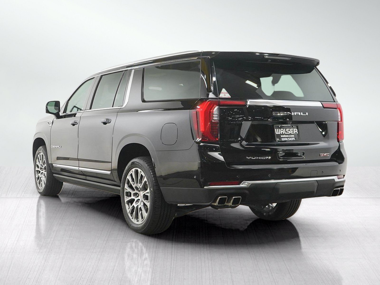 Used 2025 GMC Yukon XL Denali w/ Sun & Power Step Package AWD/4WD image 3