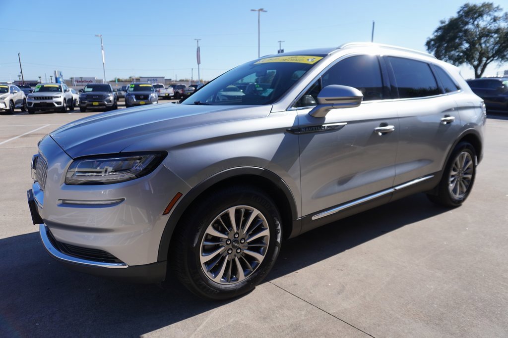 Used 2021 Lincoln Nautilus FWD w/ Equipment Group 101A image 3