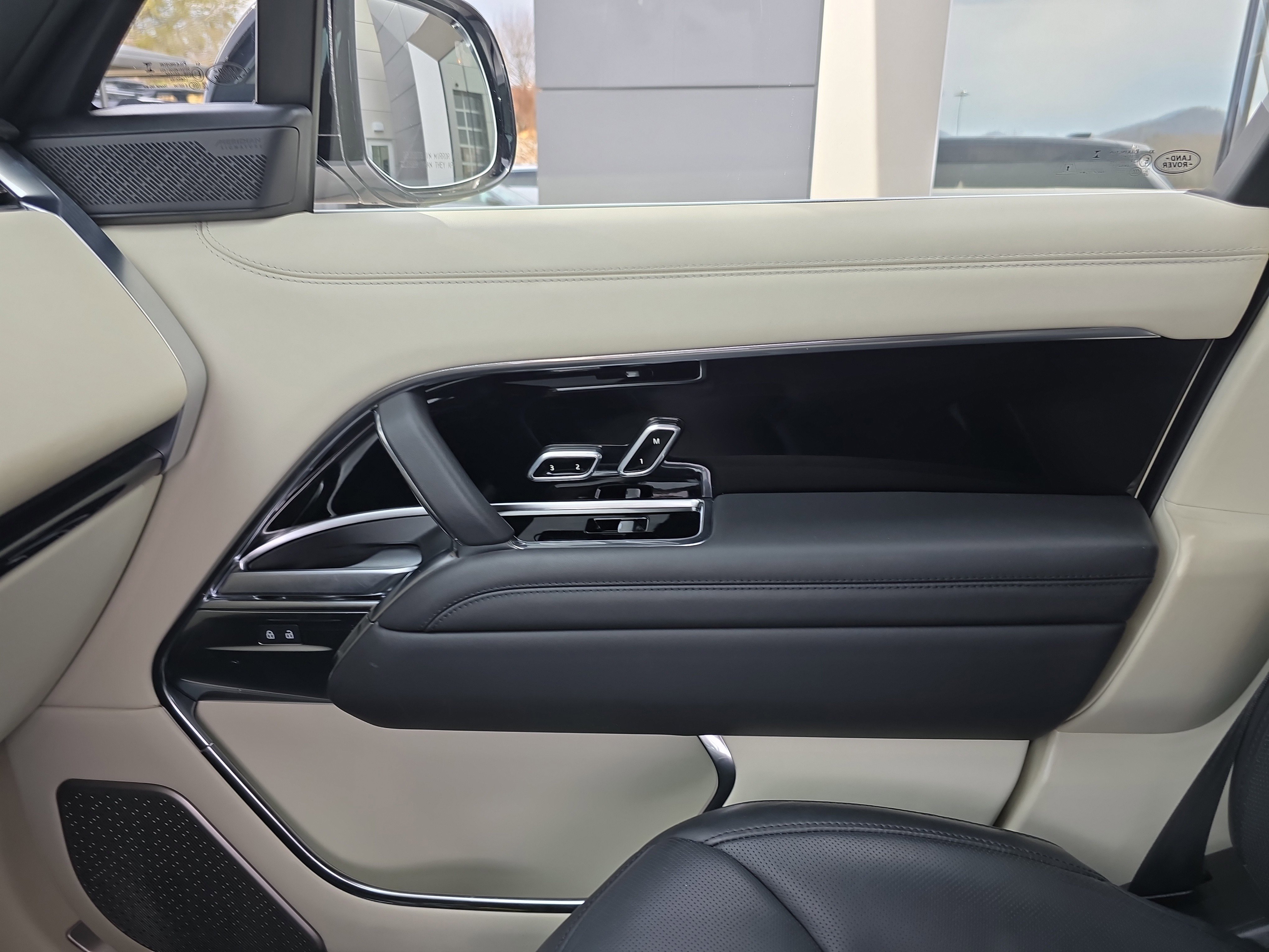 Certified 2024 Land Rover Range Rover Long Wheelbase Autobiography image 24