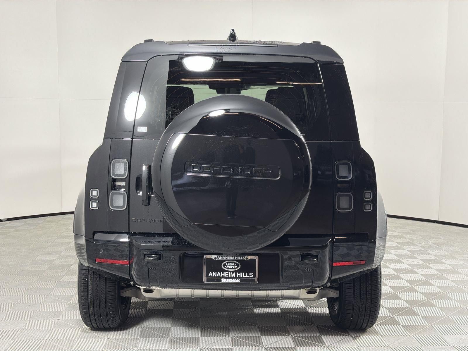 New 2026 Land Rover Defender 110 X-Dynamic SE image 4