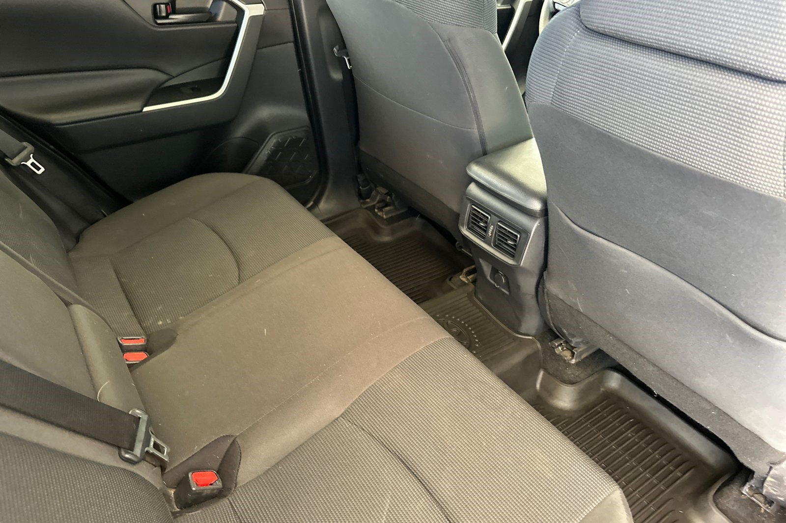 Used 2020 Toyota RAV4 LE w/ All Weather Liner Package AWD/4WD image 30