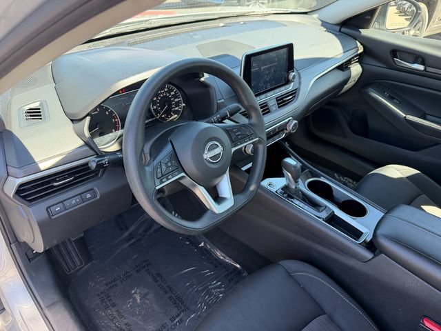 Used 2024 Nissan Altima 2.5 SV FWD image 11