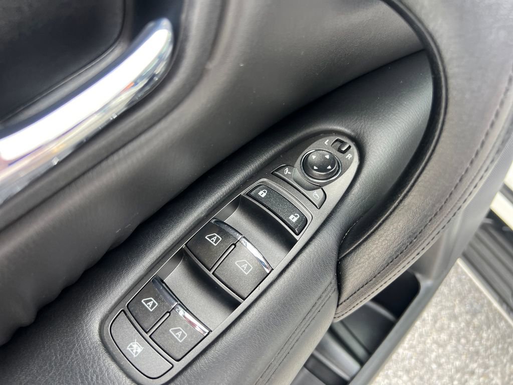 Used 2021 Nissan Armada SL w/ Captain's Chairs Package image 12