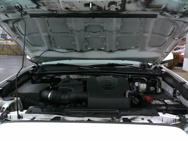 Used 2022 Toyota Tacoma SR5 AWD/4WD image 8
