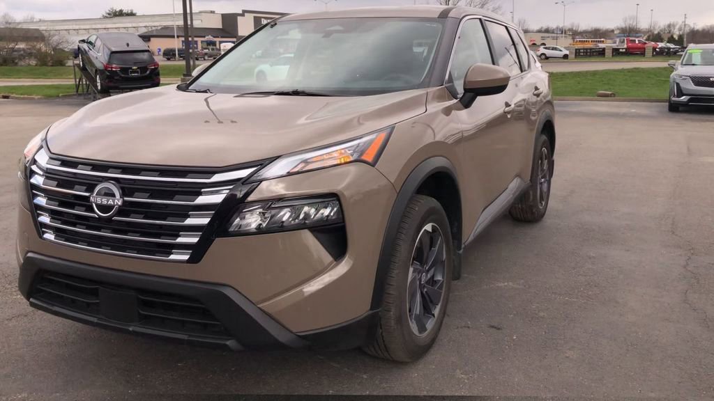 Used 2025 Nissan Rogue SV AWD/4WD image 4