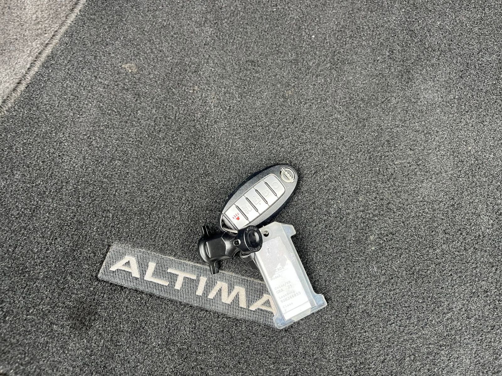 Used 2025 Nissan Altima 2.5 SV FWD image 21