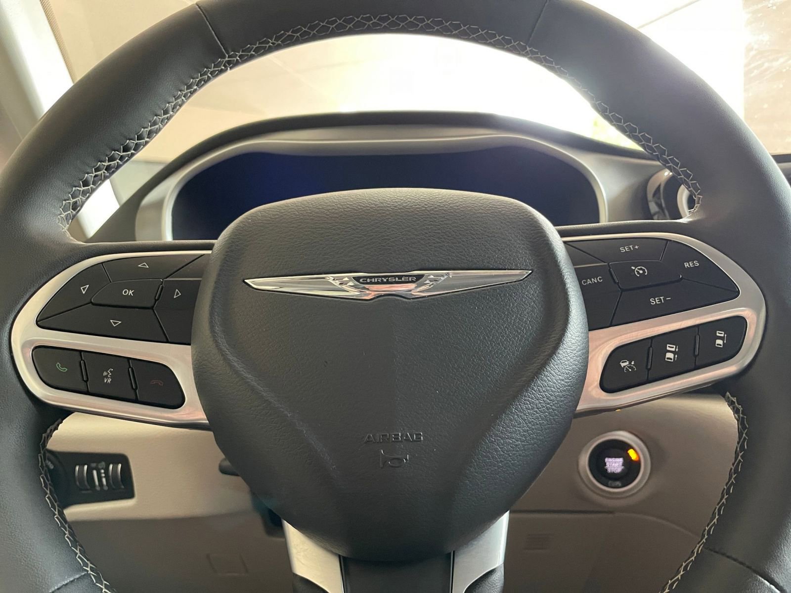 Used 2024 Chrysler Pacifica Touring-L image 30