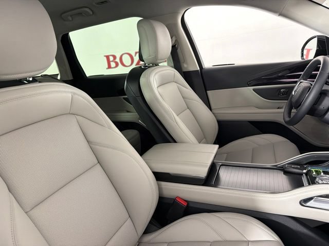 Used 2026 Lincoln Nautilus Premier AWD/4WD image 16