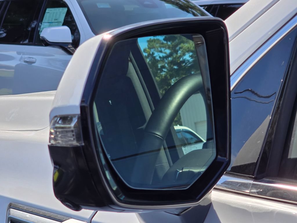 Certified 2025 GMC Yukon Denali AWD/4WD image 9