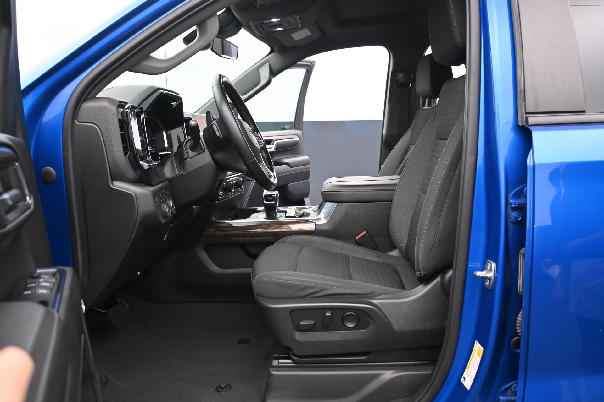 Used 2023 Chevrolet Silverado 1500 RST AWD/4WD image 20