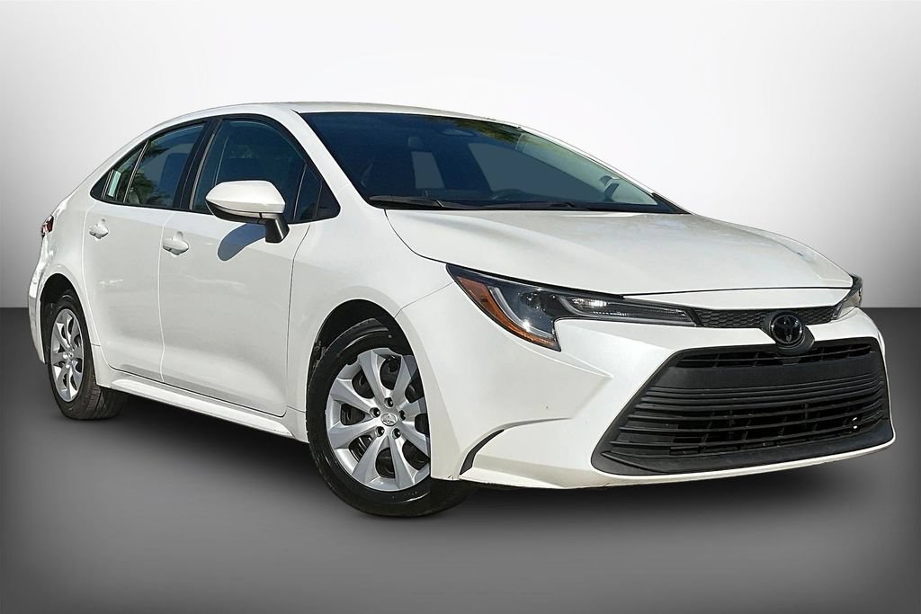 Used 2023 Toyota Corolla LE FWD image 3